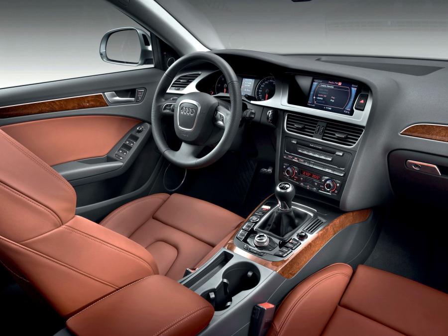 Интерьер Audi A4 2.0 TDI Avant (B8, 8K) 2008 года  (фото 20 из 22)